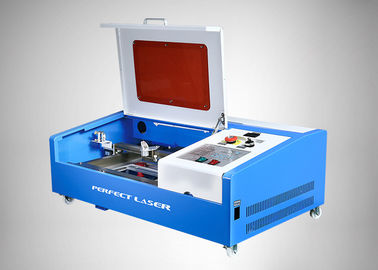 máquina de grabado del laser del CO2 de la refrigeración por agua 40W para los materiales de publicidad