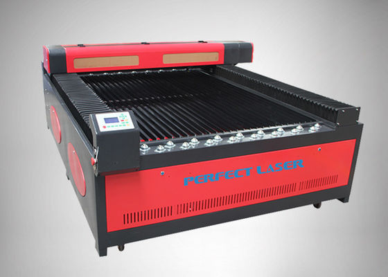 cortadora del laser del CO2 de la cama plana 100W con la refrigeración por agua y protege el sistema